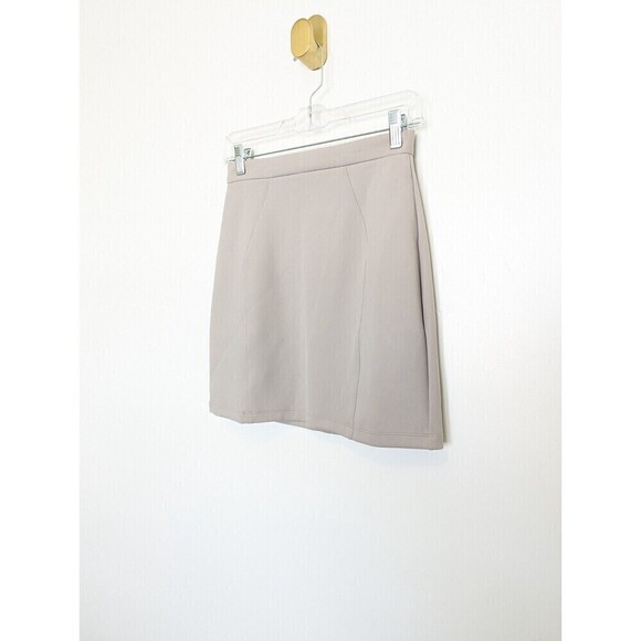 Aritzia Talula Skirt Womens Small Gray Mini Stretch Nylon Casual Active Neutral - Picture 2 of 8